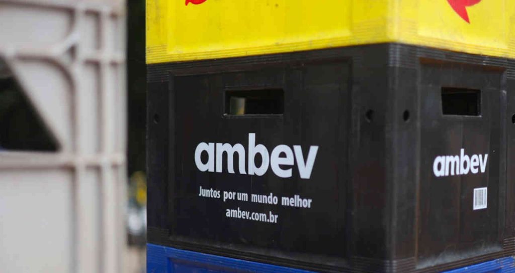 Ambev Abev Desaba Ap S Resultados E Analista Avalia Potencial De