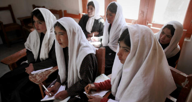 Meninas do Afeganistão lutam contra Talibã com arma da educação – Money Times