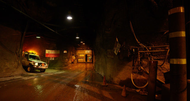 Setor de diamantes celebra fechamento de maior mina do mundo