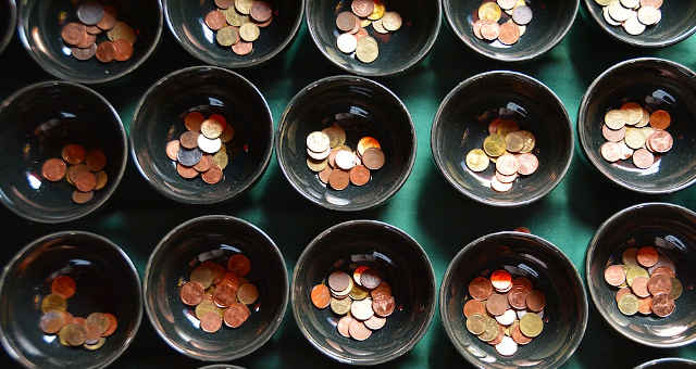 moedas vasilhas vaso economia poupança