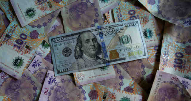 Peso-Argentina-Dólar