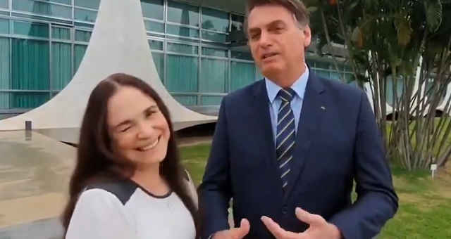 Regina Duarte e Jair Bolsonaro, no anúncio de sua saída da Secretaria Especial de Cultura