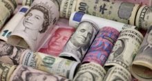 Notas de euro, dólar norte-americano, dólar de Hong Kong, iene japonês