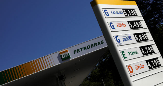 Alta do preço da gasolina e do diesel pela Petrobras (PETR4) encurtam defasagem