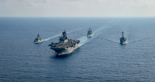 Além dos EUA, Marinha Real inglesa envia navios para reforçar