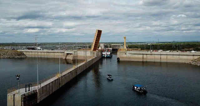 Sistema de esclusa de Sobradinho, no Rio São Francisco