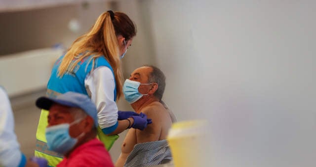 España utilizará la vacuna Astrogene en trabajadores esenciales mayores de 65 años – Money Times