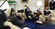 Biden durante reunião com parlamentares na Casa Branca