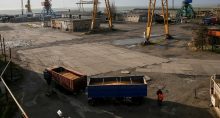 Caminhão com grãos no porto de Berdyansk, Ucrânia