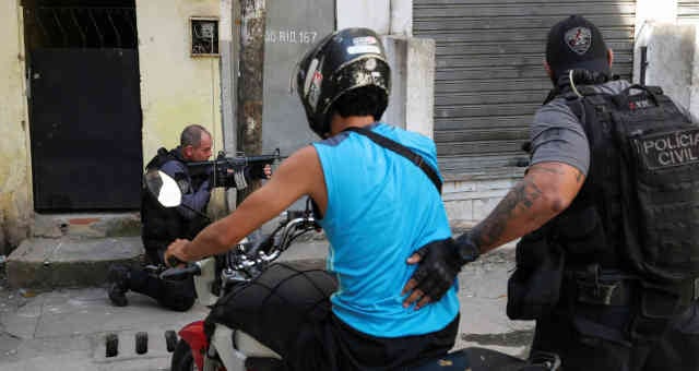 Operação policial no Jacarezinho, Rio de Janeiro 6/5/2021 REUTERS/Ricardo Moraes