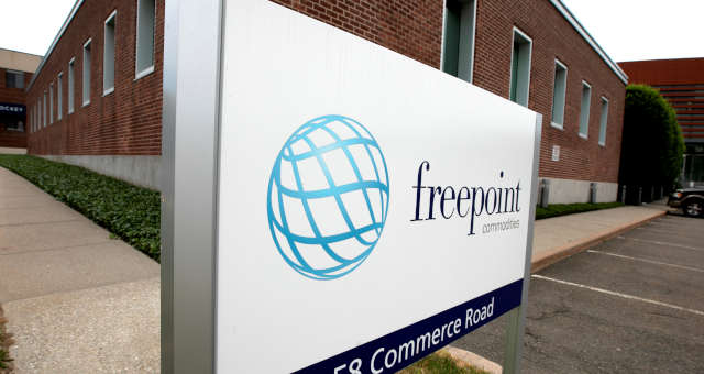Placa com o logo da Freepoint Commodities na sede da companhia em Stamford, Connecticut, nos Estados Unidos