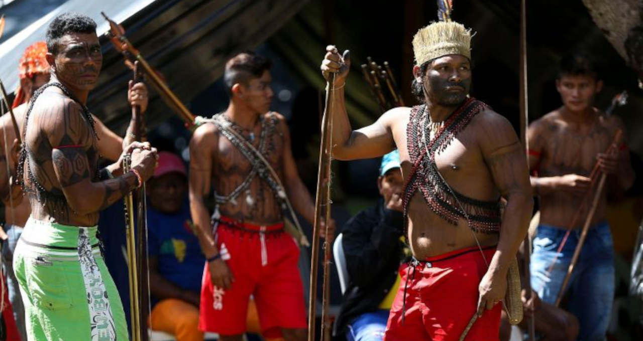 Reunião da CCJ que analisaria proposta sobre terras indígenas é cancelada  após confronto entre índios e polícia – Money Times