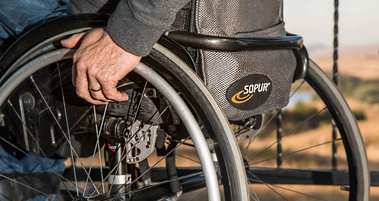 Cadeira de rodas cadeirante deficiente físico
