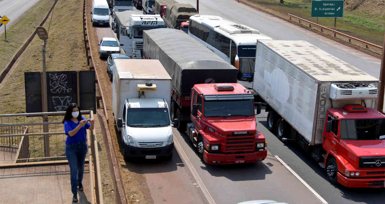 Projeto prevê repasse mínimo de 80% do valor do frete a caminhoneiros autônomos