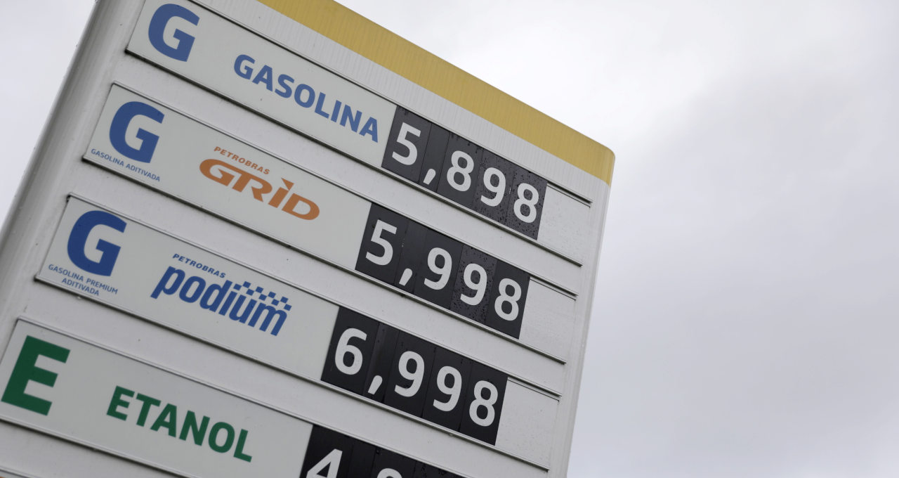 Preço médio da gasolina sobe pela 5ª semana nos postos e supera R$ 6 por  litro, mostra ANP