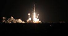 Foguete da SpaceX decola para colocar 1ª tripulação civil na órbita da Terra