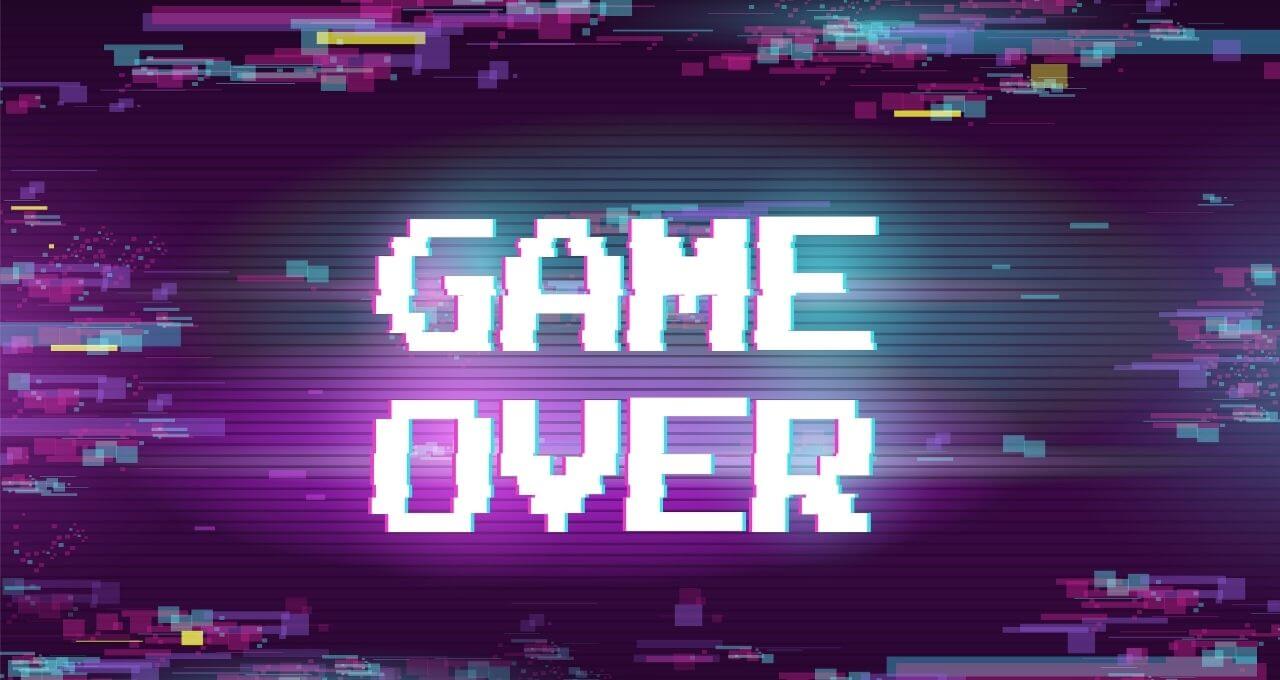 Tela colorida em tons roxos e azuis, com um texto no centro escrito GAME OVER