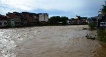 Cidade de Salinas, em Minas Gerais, é atingida por enchente