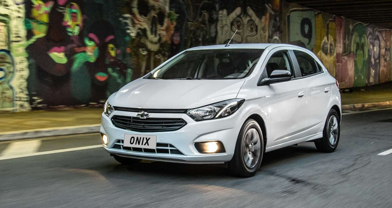 Chevrolet Onix Plus supera híbridos e é o carro flex mais econômico do  Brasil