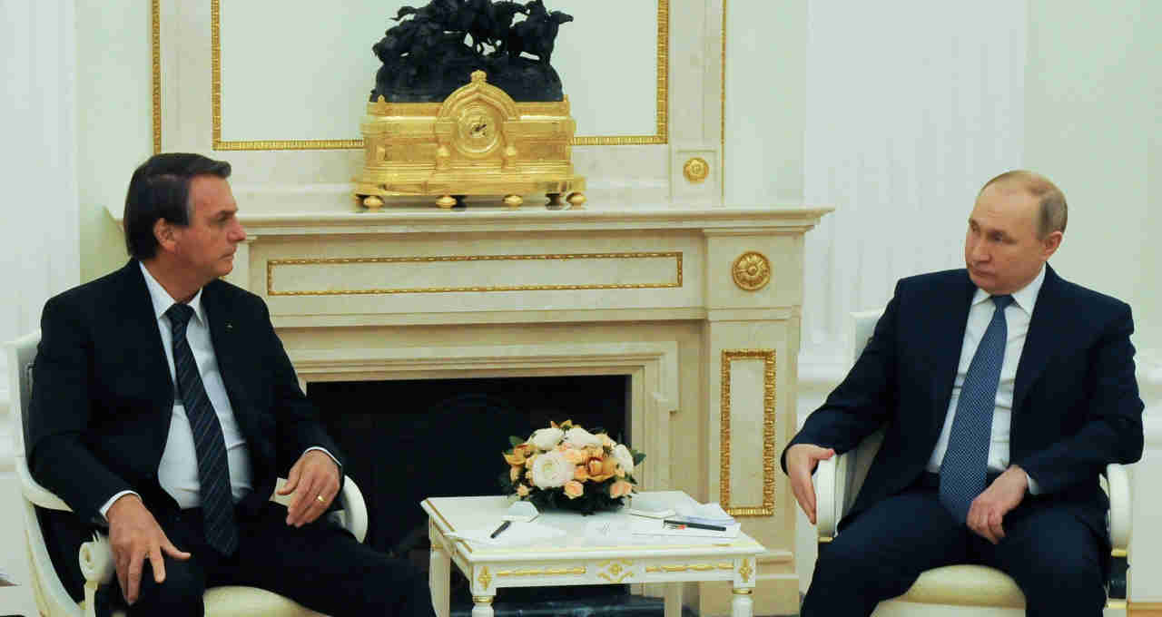 Jair Bolsonaro se encontra com Vladimir Putin em viagem à Rússia