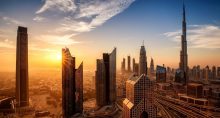 Cidade de Dubai ao pôr-do-sol