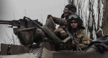 Tanques entram em Mariupol após presidente da Rússia, Vladimir Putin, ordenar invasão da Ucrânia