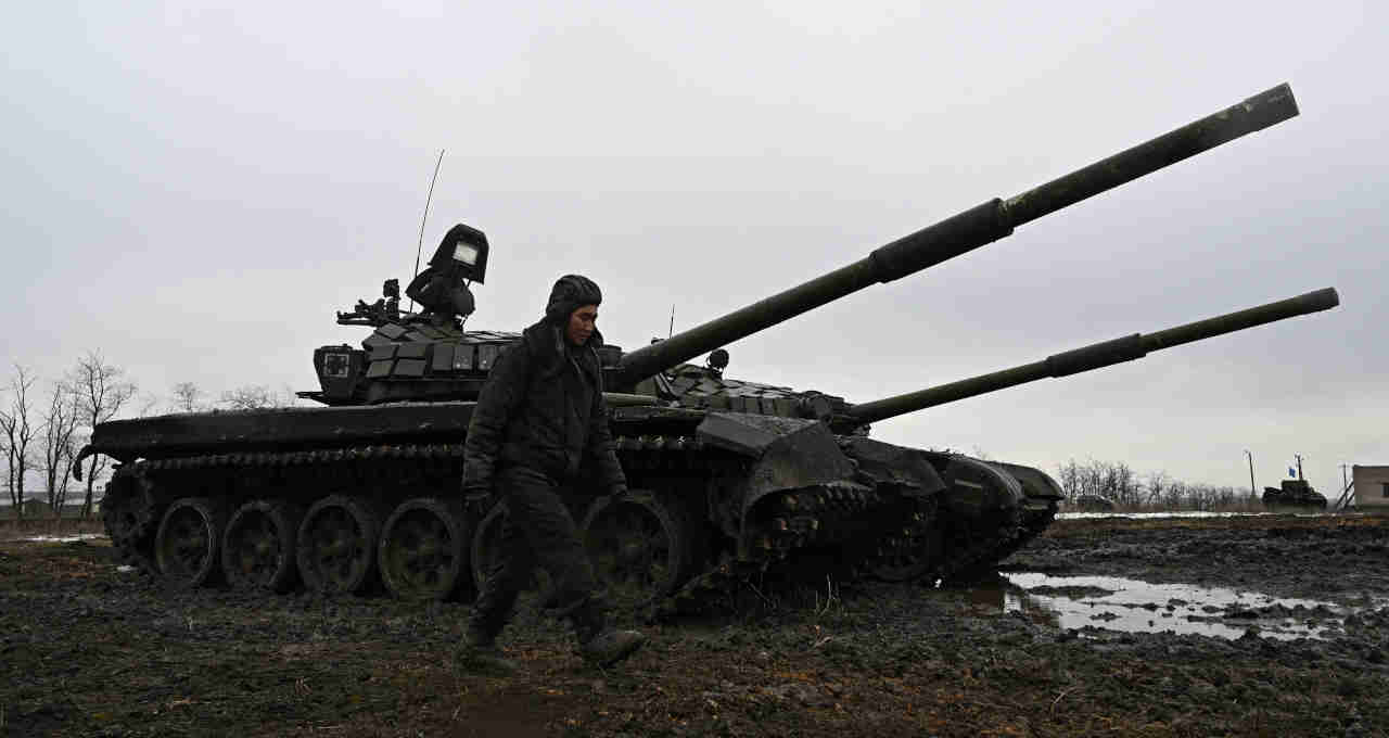 Tanques russos durante exercício militar na região de Rostov 03/02/2022