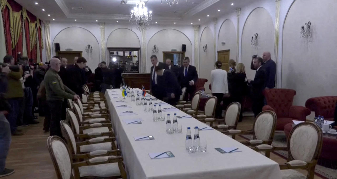 Delegações da Rússia e da Ucrânia