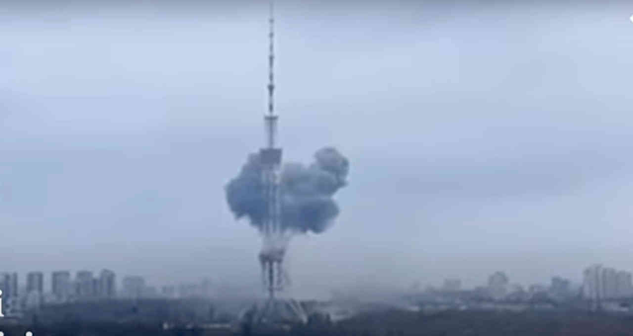 Torre de TV de Kiev atacada pela Rússia em 01 de março de 2022