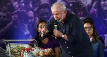 Ex-presidente Luiz Inácio Lula da Silva discursa durante evento com mulheres em São Paulo