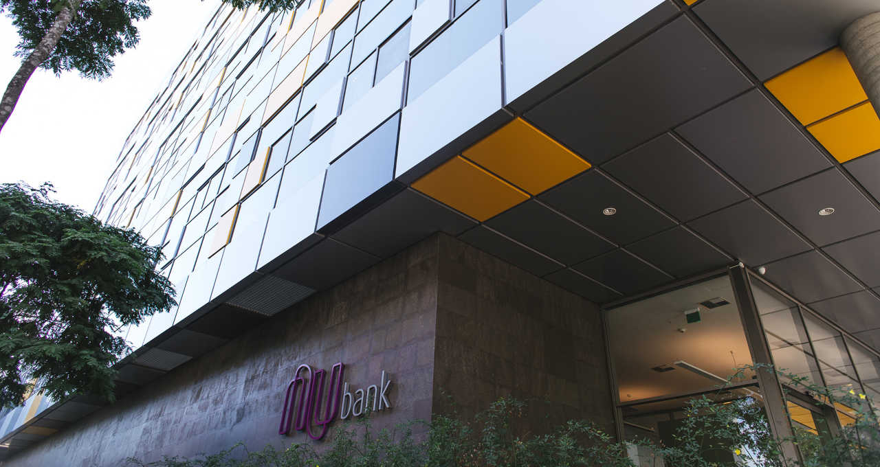 Como o Nubank mudou o setor financeiro no Brasil?