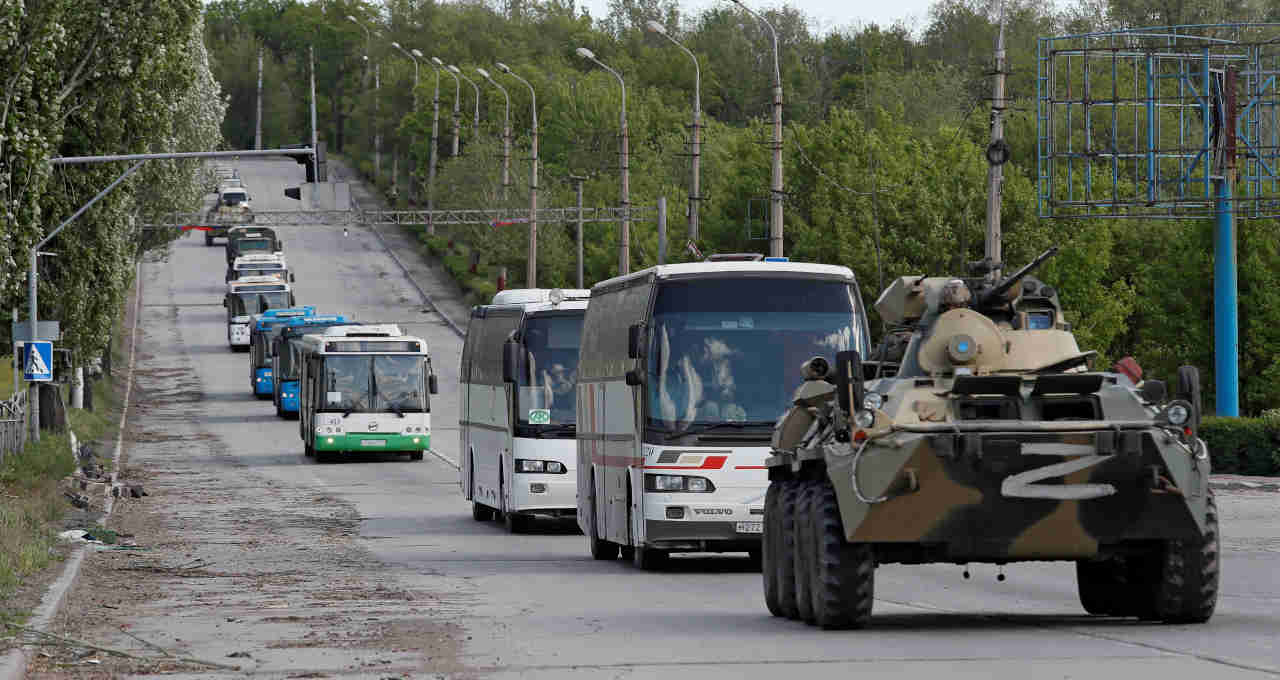 Ônibus transportando soldados ucranianos