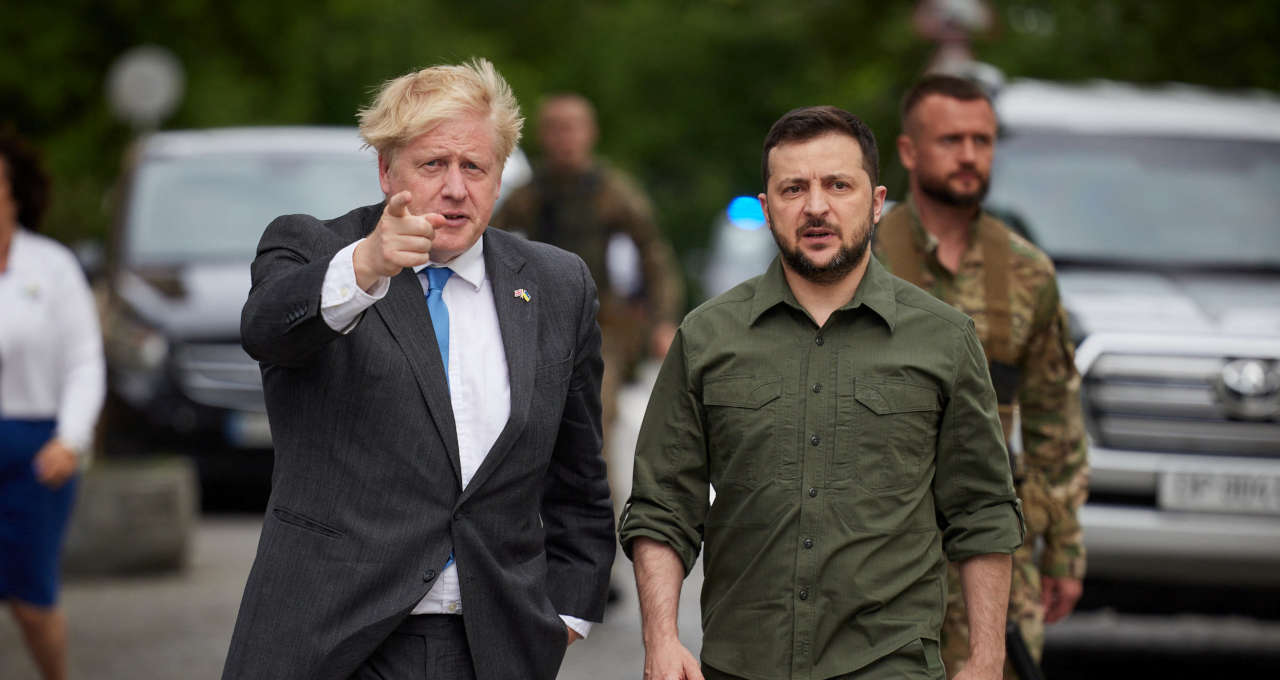Boris Johnson, e presidente da Ucrânia, Volodymyr Zelenskiy