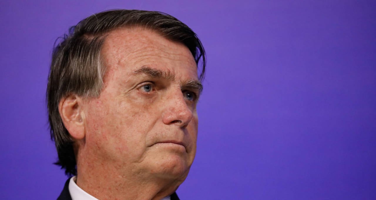 “Não adianta botar a faca no meu pescoço”, diz Bolsonaro sobre aumento para servidores