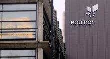 FOTO DE ARQUIVO: Logotipo da Equinor é visto na sede da empresa em Stavanger