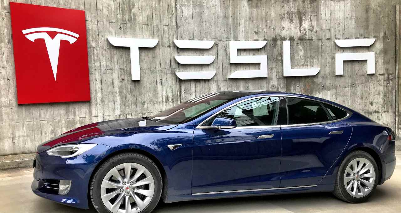 Tesla Stellantis Ford GM greve Elon Musk
