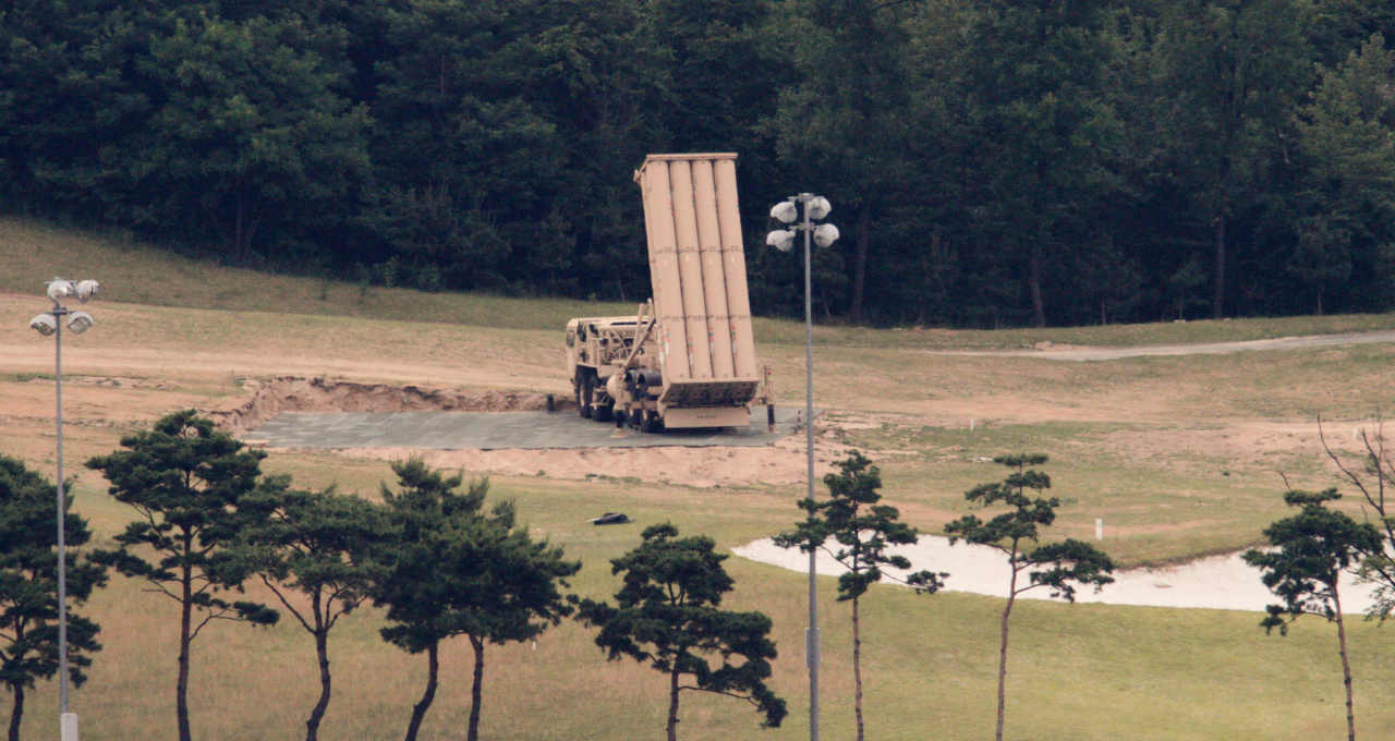 Interceptador do sistema de escudos antimísseis norte-americano THAAD em Seongju, na Coreia do Sul