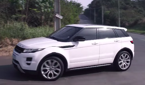 Imagem mostra Range Rover comprado com desconto