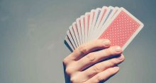 Cartas baralho jogo pôquer adivinhação mistério suspense dividendos escolha