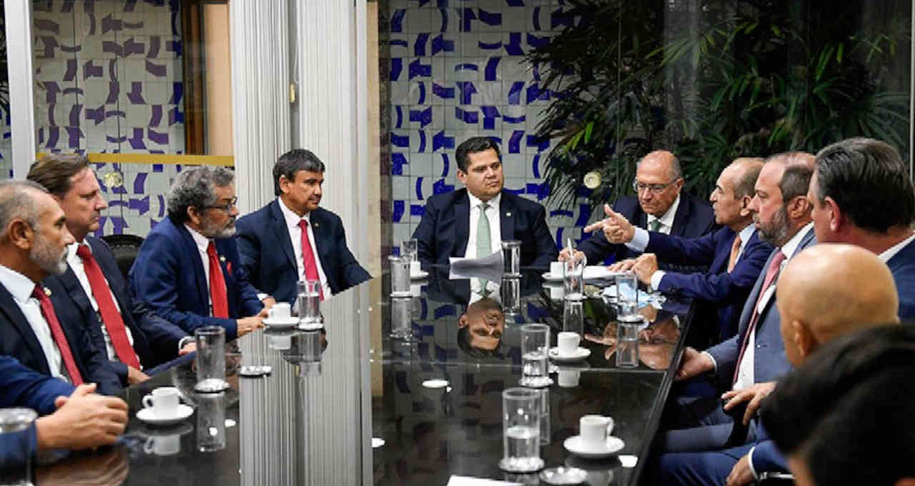 pec transição geraldo alckmin entrega senado relator orçamento marcelo castro bolsa família 600 reais davi alcolumbre ccj
