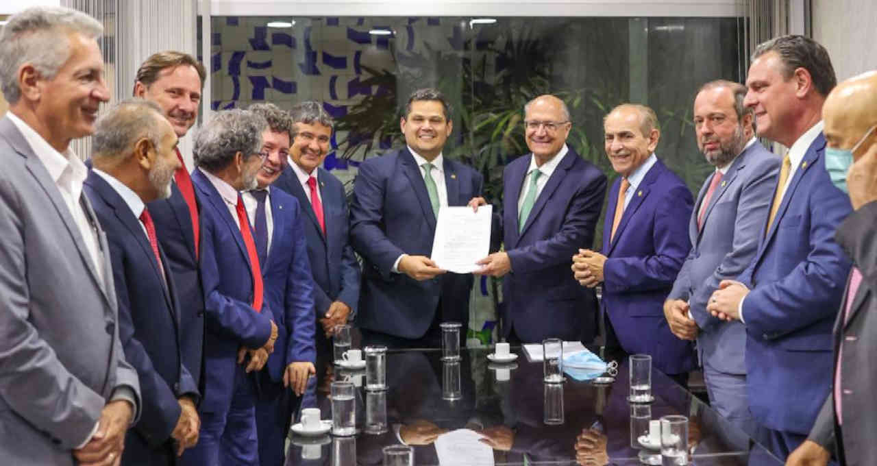Geraldo Alckmin vice presidente PEC transição entrega Senado Davi Alcolumbre Marcelo Castro minuta Bolsa Família R$ 600 Lula