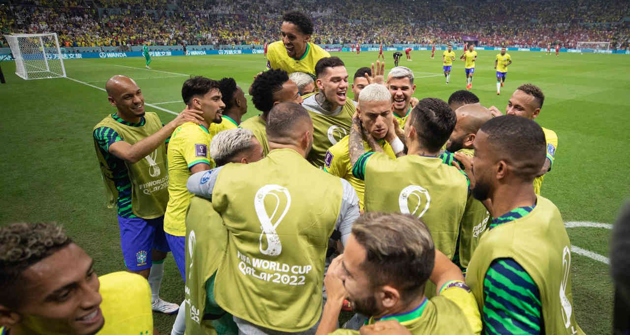 Jogadores da seleção brasileira recebem salários milionários; veja os  valores - Fotos - R7 Copa do Mundo