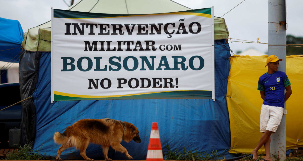 Jair Bolsonaro ataques brasília palácio planalto domingo 08 janeiro stf atos antidemocráticos intervenção militar congresso lula forças armadas terrorismo