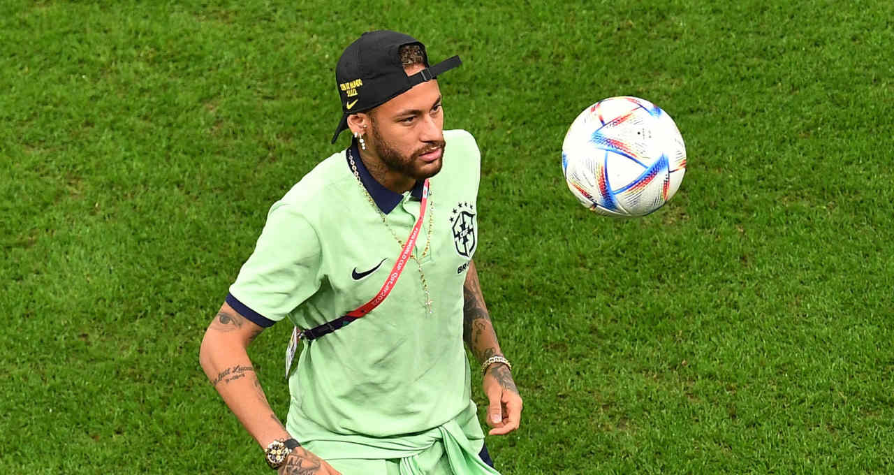 Neymar e Danilo acusam lesão e estão fora do próximo jogo da
