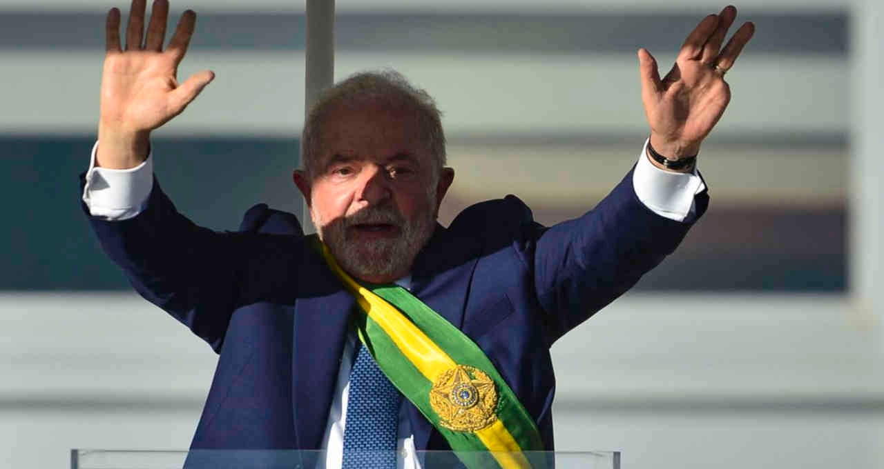 Lula posse 1º janeiro 2023 primeiras medidas decretos assinados isenção impostos combustíveis revisão acesso armas principais decretos despachos