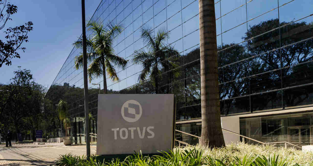Totvs, TOTS3, ações swing trading day trade trader ibovespa hoje 10 maio 2023 ações onde investir
