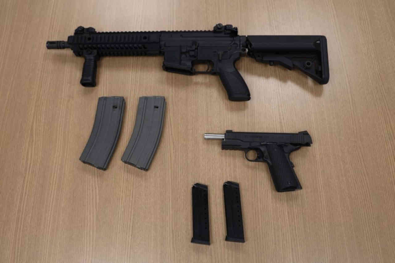 fuzil pistola armas presentes jair bolsonaro emirados árabes devolução fotos imagens polícia federal