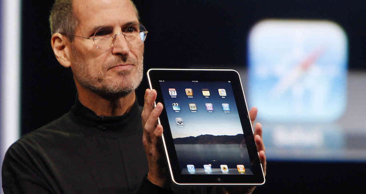 Steve Jobs apresenta o primeiro iPad Apple