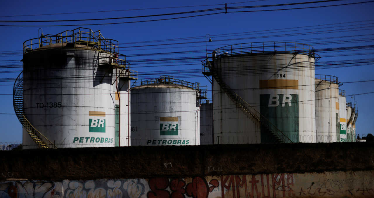 Petrobras petr4 etanol usinas combustíveis preços nova política paridade importação