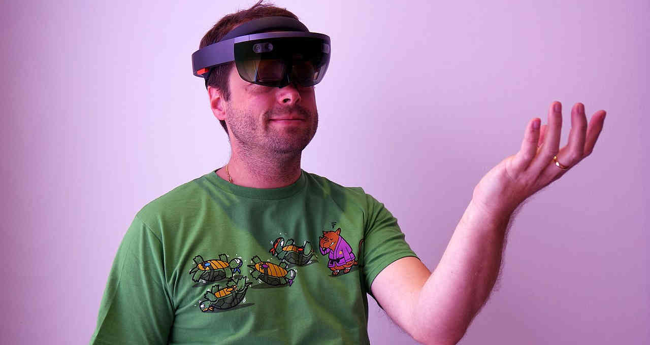 HoloLens realidade virtual aumentada imersiva uso industrial microsoft profissional